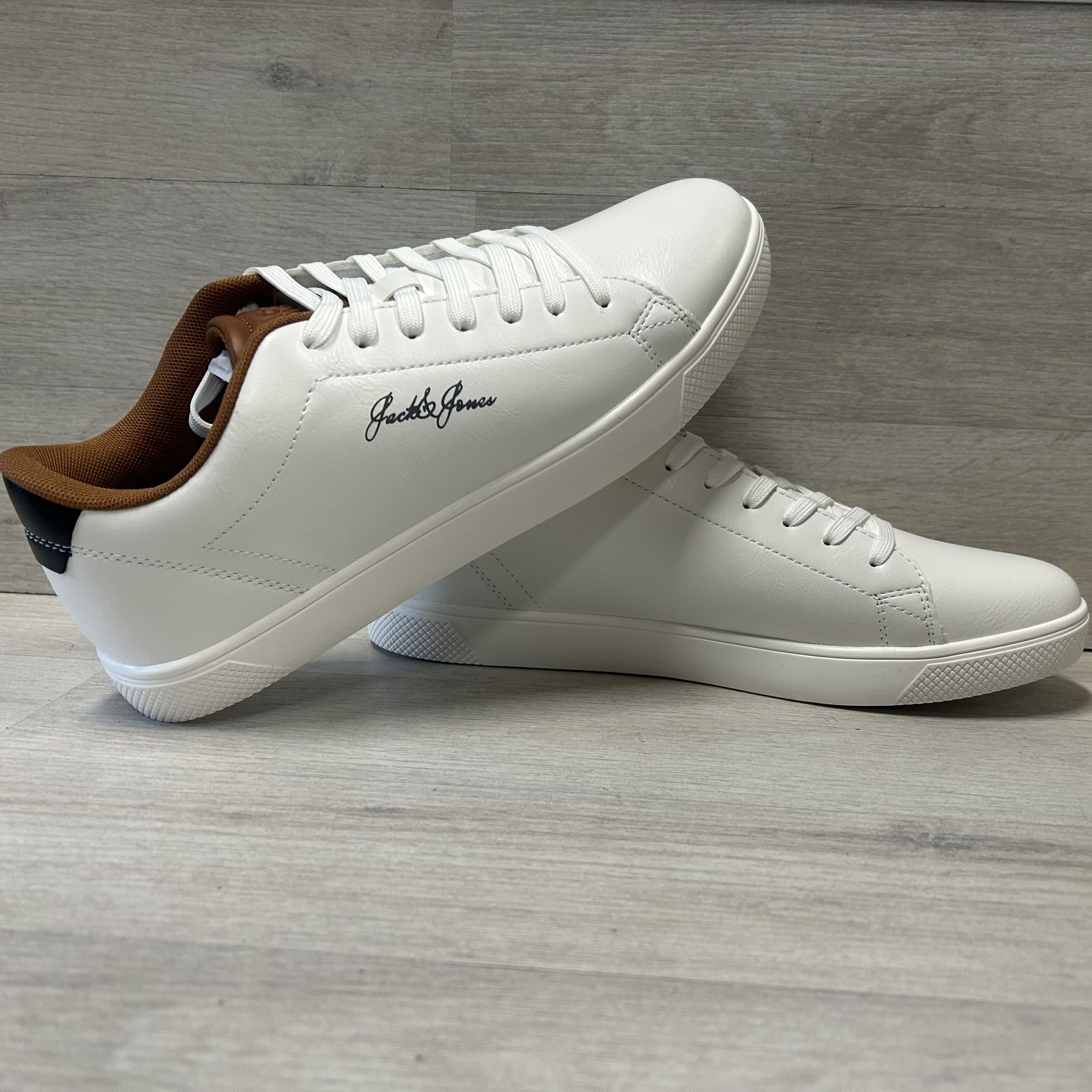 Sneakers bianche da uomo Jack&Jones- Minimal Style