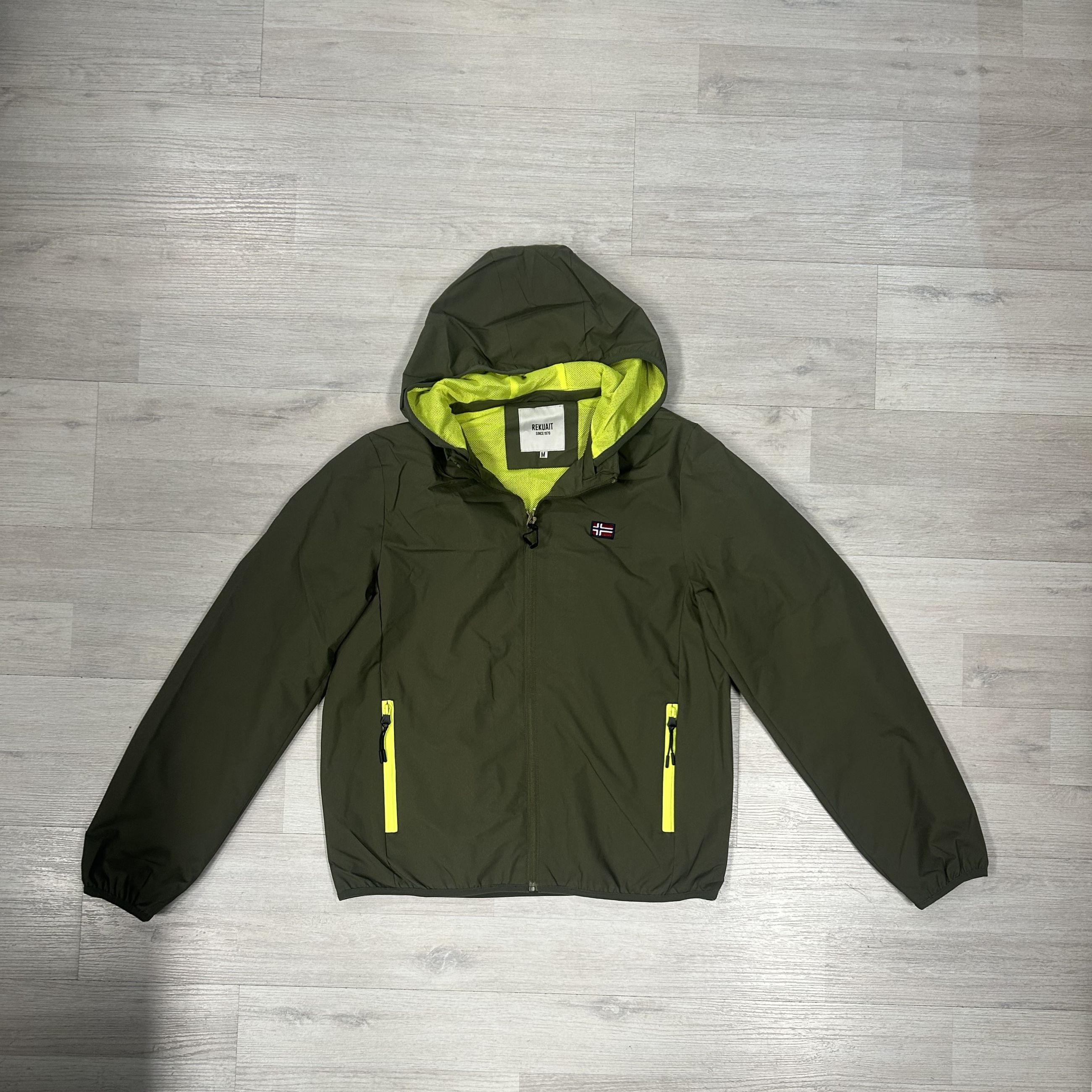 Giubbino uomo leggero con cappuccio staccabile Rekuait