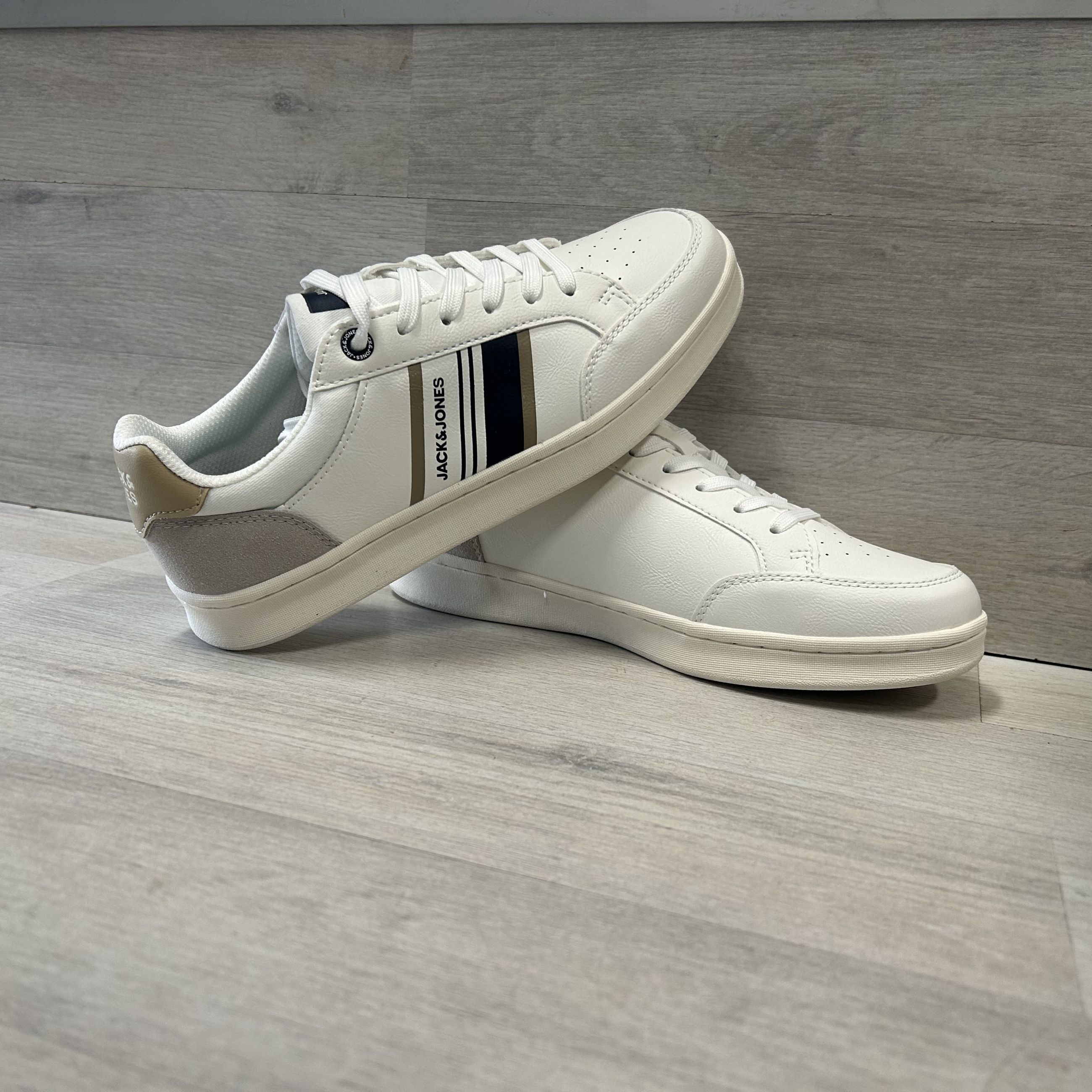 Sneakers bianche uomo Jack&Jones stile casual moderno