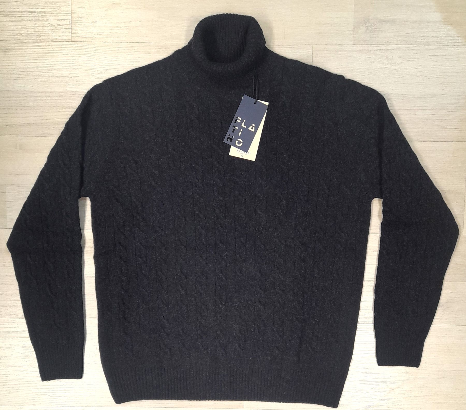 Lupetto con lavorazione treccia Platino articolo ALEXMOU