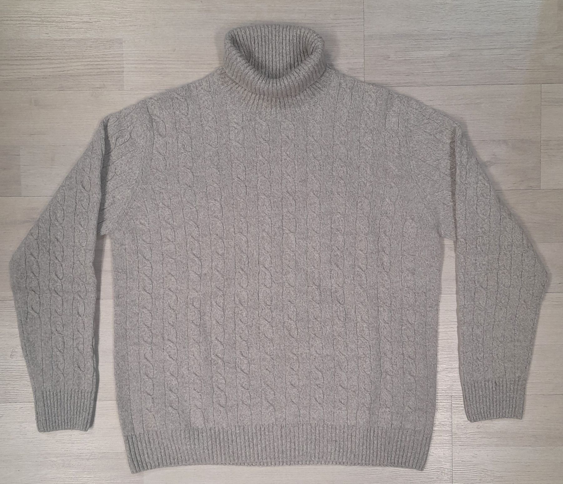 Lupetto con lavorazione treccia Platino articolo ALEXMOU