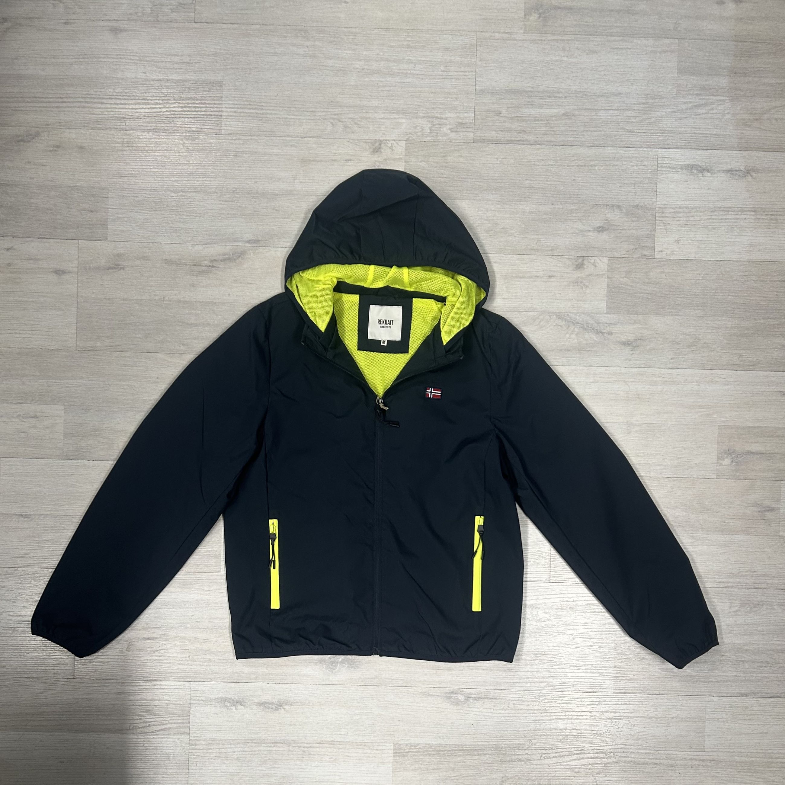 Giubbino uomo leggero con cappuccio staccabile Rekuait