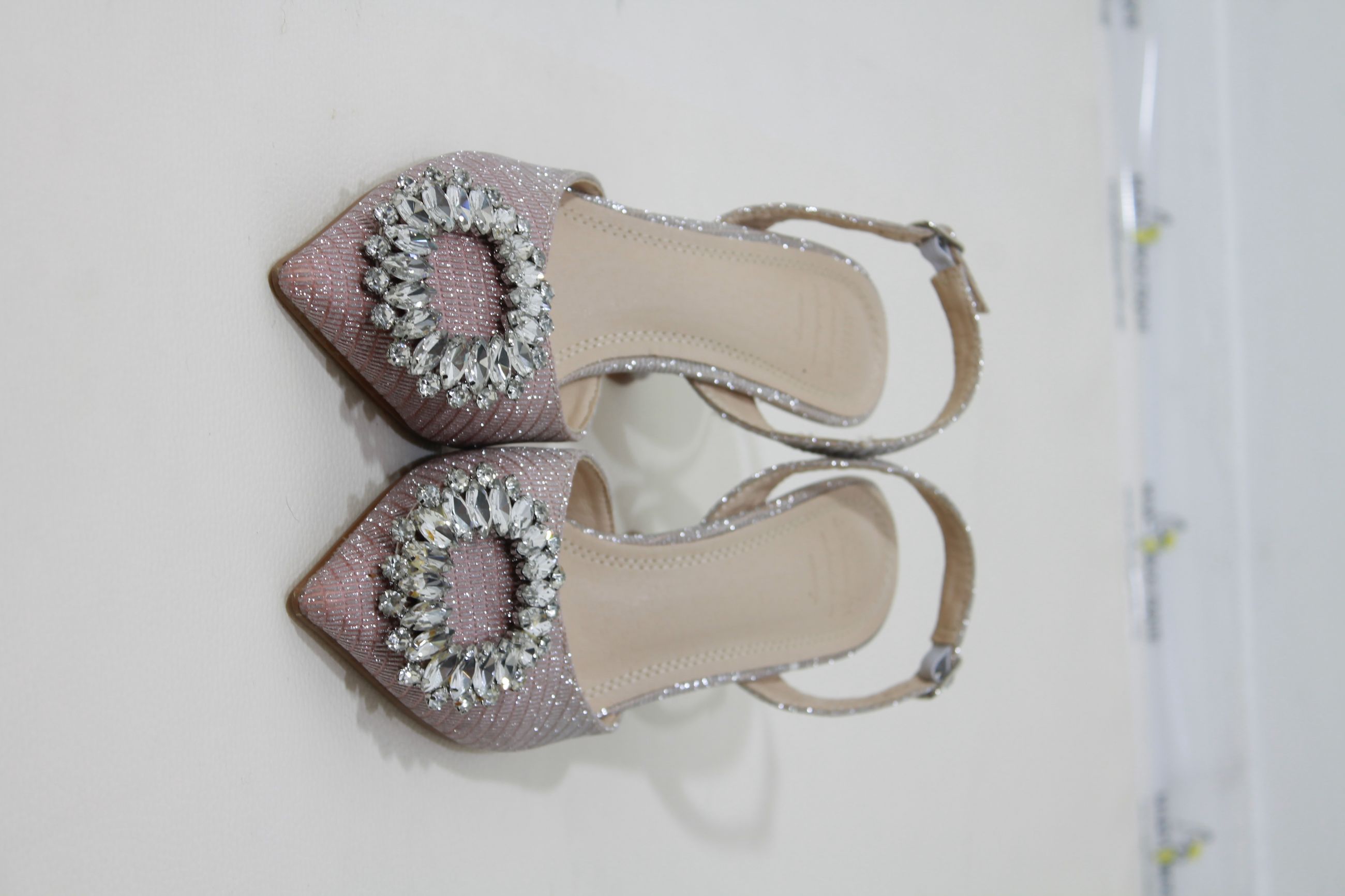 TWENTY FOURHAITCH LILIBETH