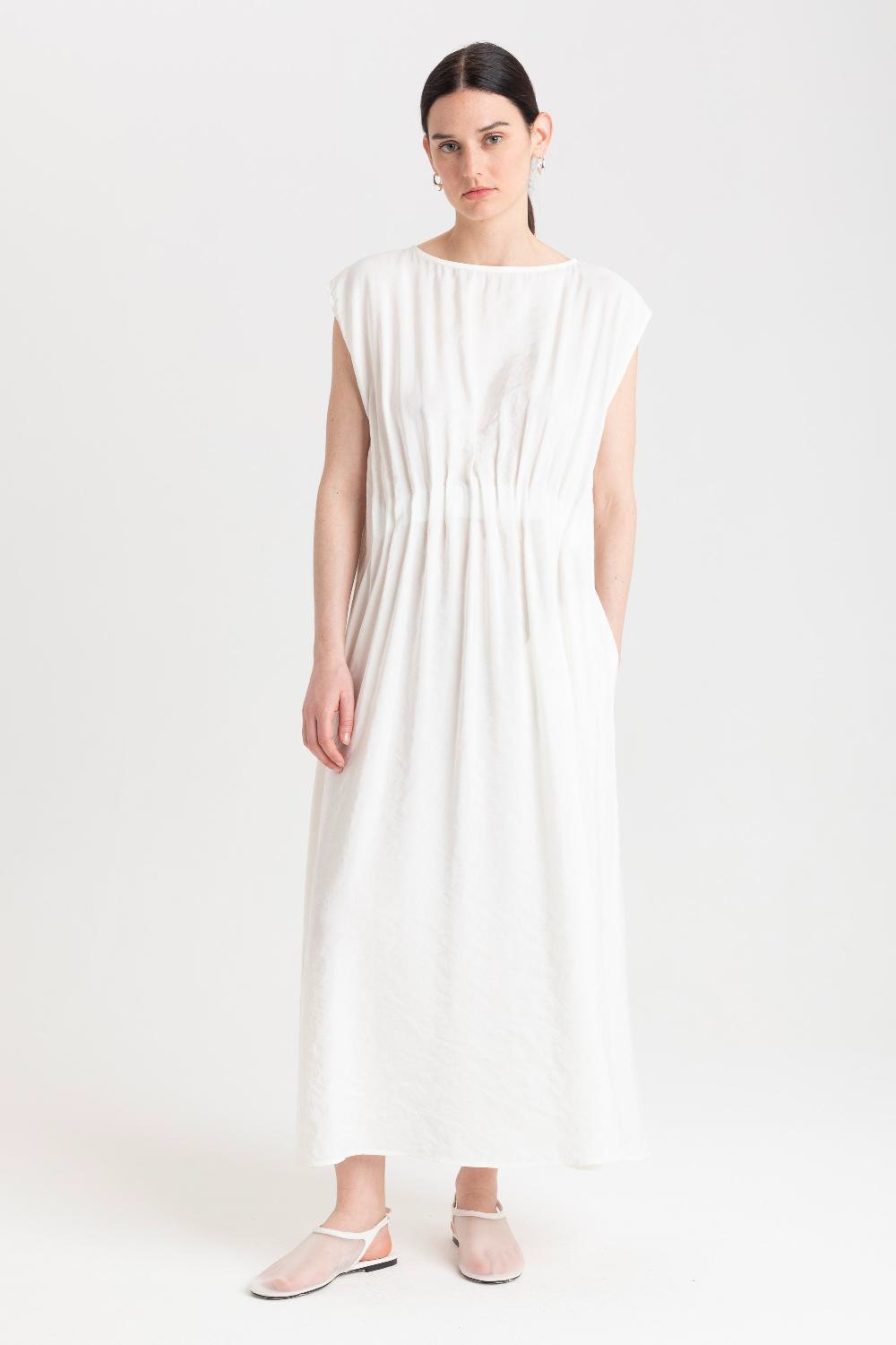 su abito con arricciatura