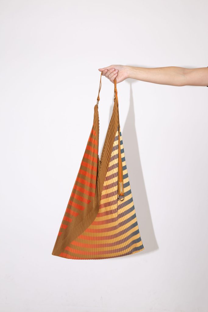 multitudes CLAUDIA OCHER Y BAG