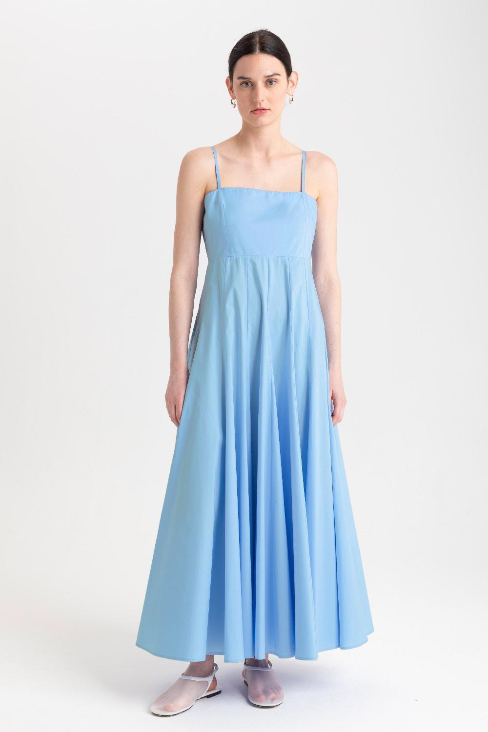 su abito spalline sottili