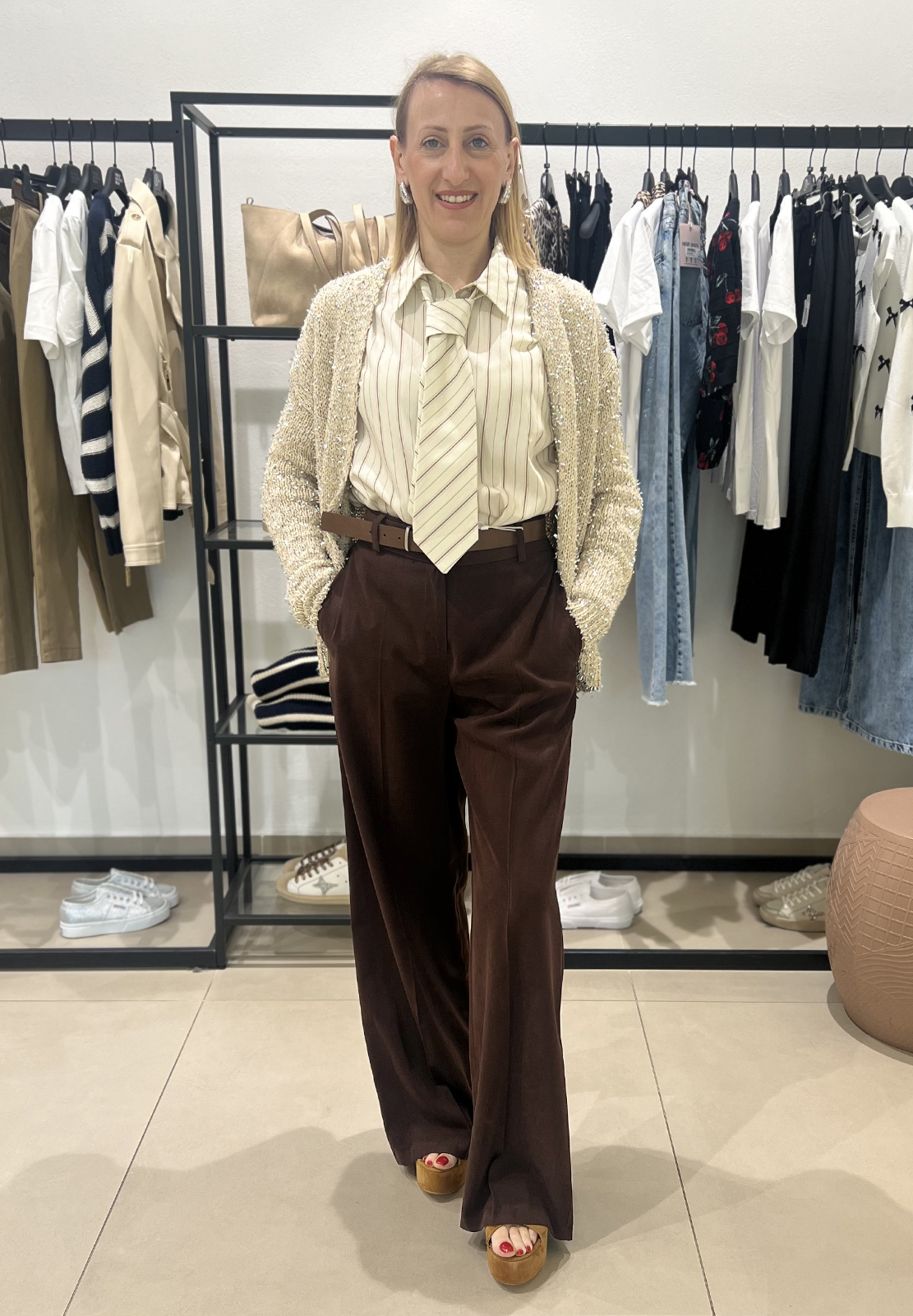 KIKISIX CAMICIA OVER A RIGHE CON CRAVATTA