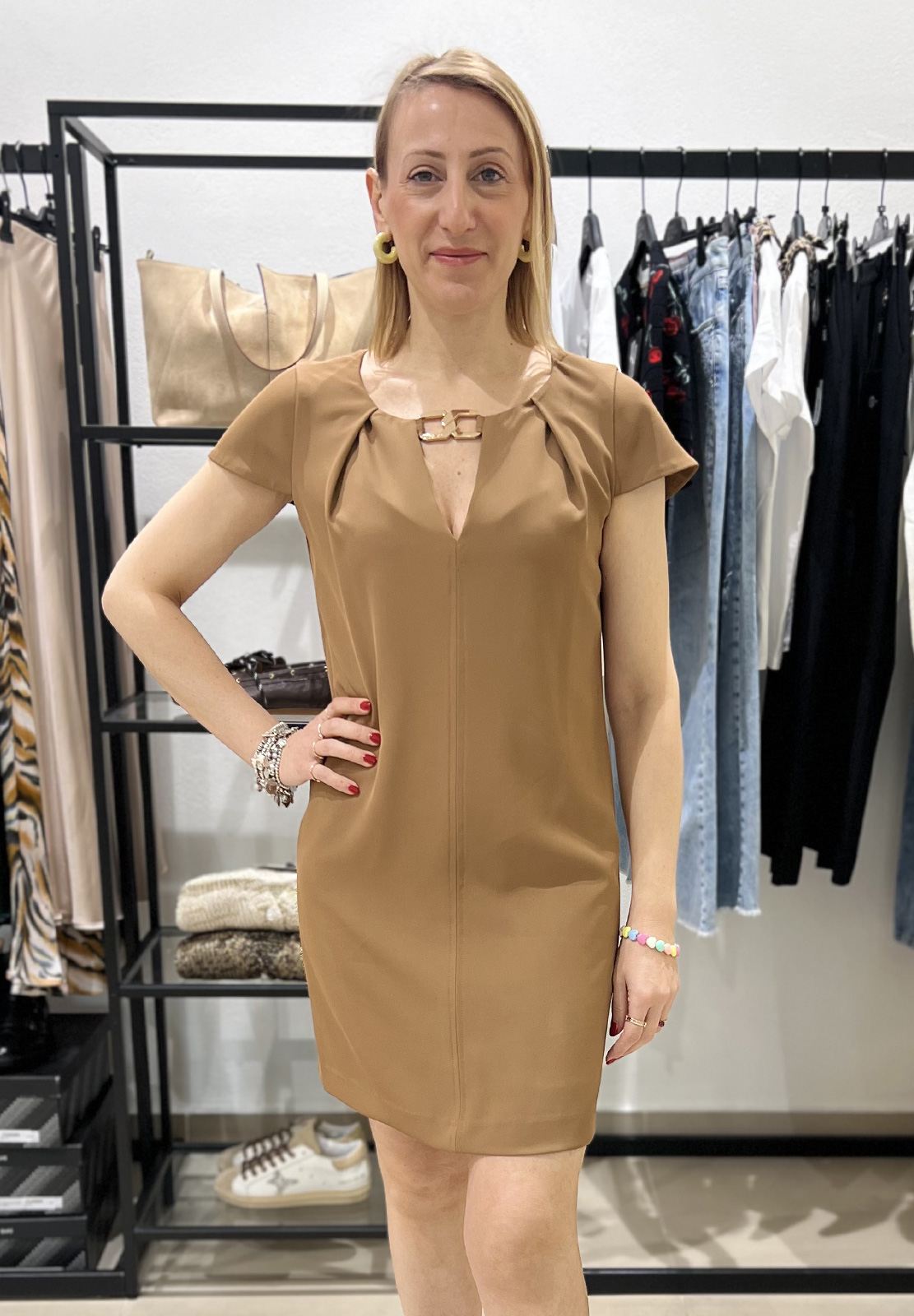 RELISH ABITO STEPHANE CON SCOLLO A V