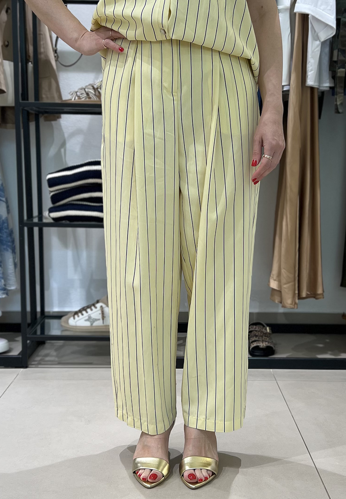 TENSIONE IN PANTALONE A RIGHE