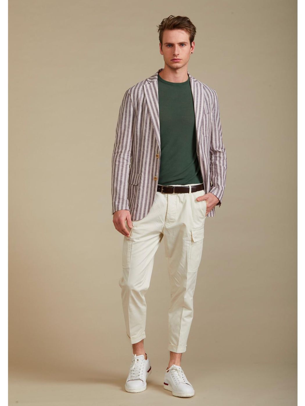 OUTFIT PANTALONI CHINO CON TASCONI