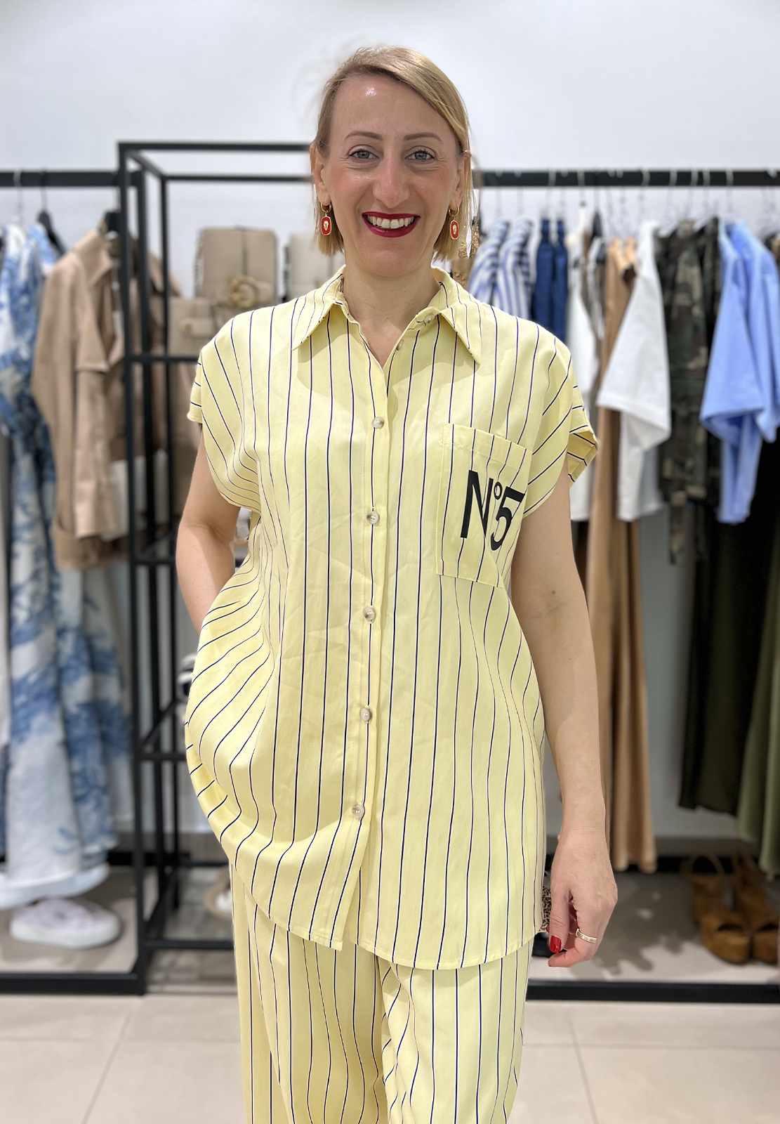 TENSIONE IN CAMICIA A RIGHE