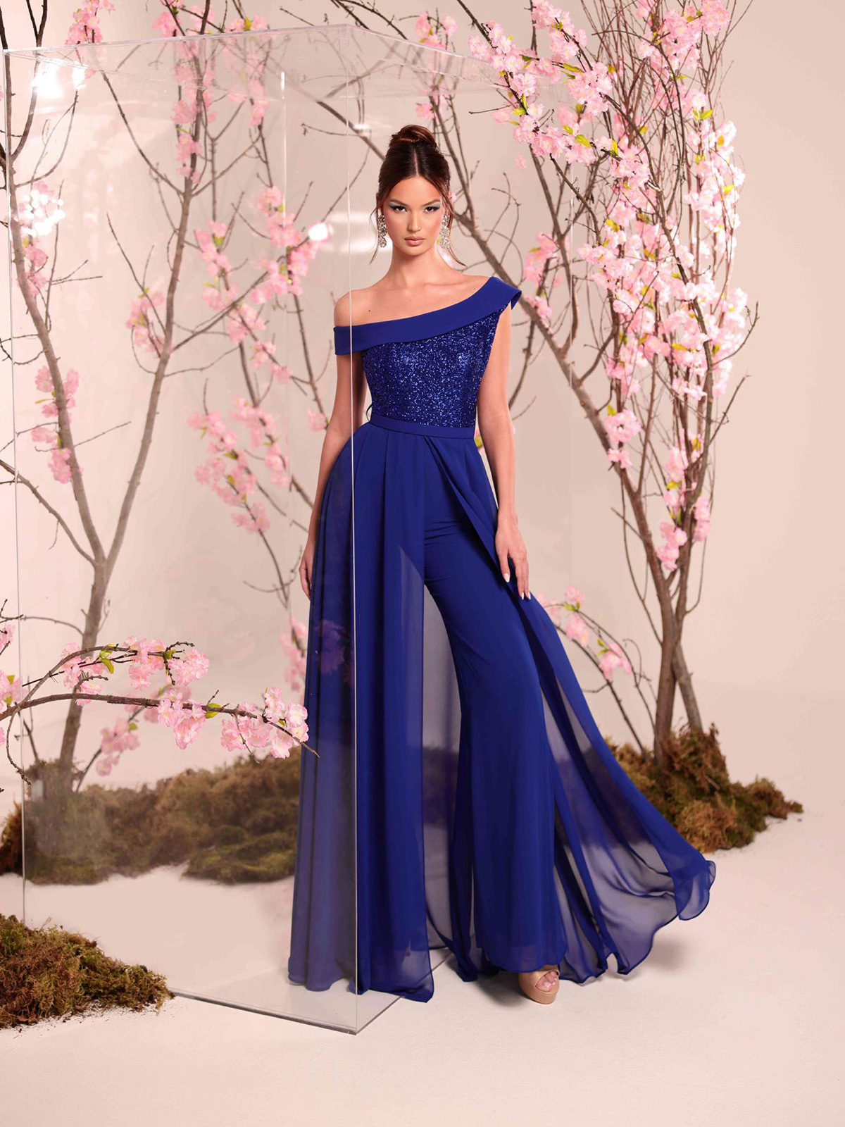 Tuta elegante da cerimonia con gonna fluida e pantalone