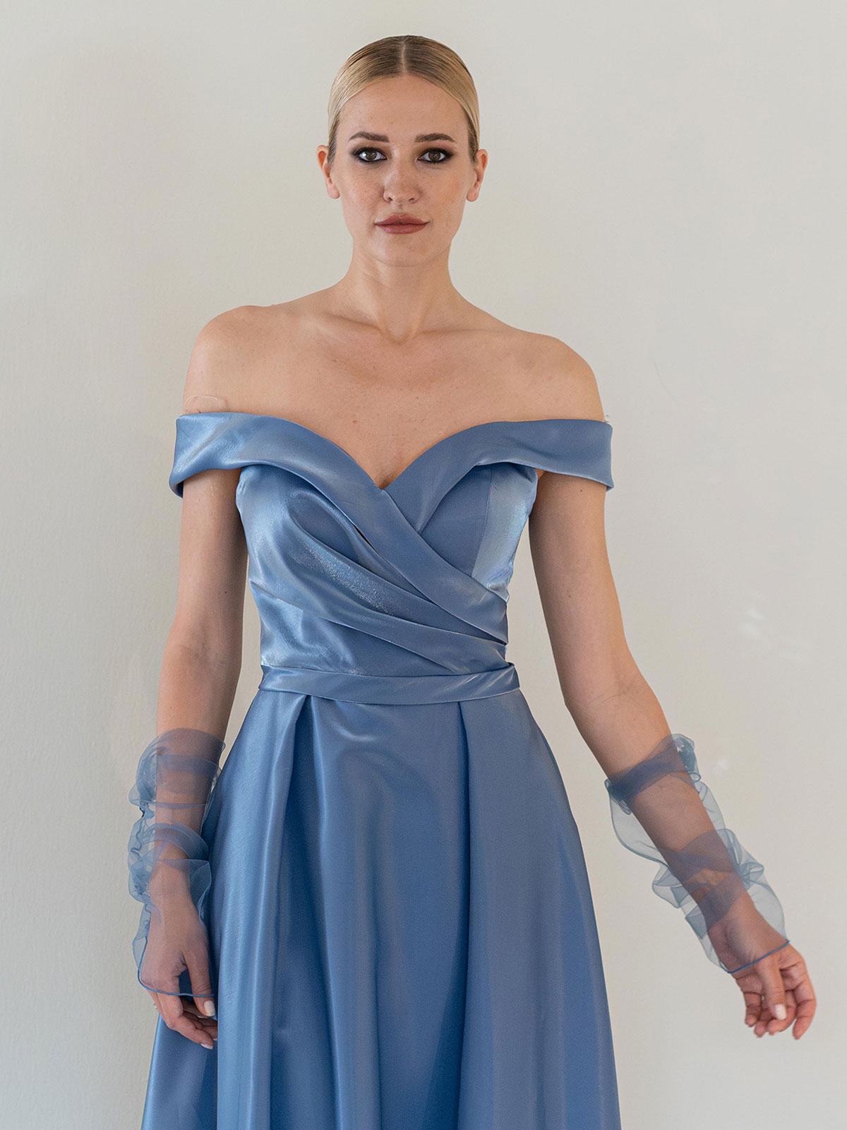 Abito lungo da cerimonia con stola – Eleganza e raffinatezza per