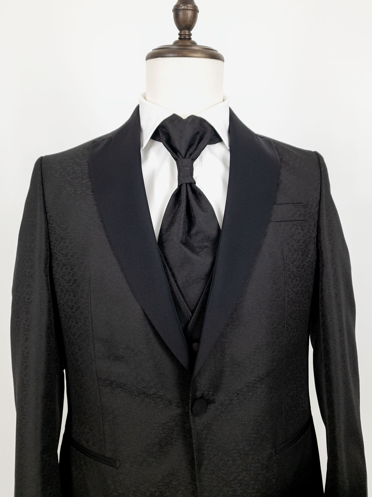 Men's formal suit Drop 8 Slim Fit with waistcoat and cravat  Made in Italy