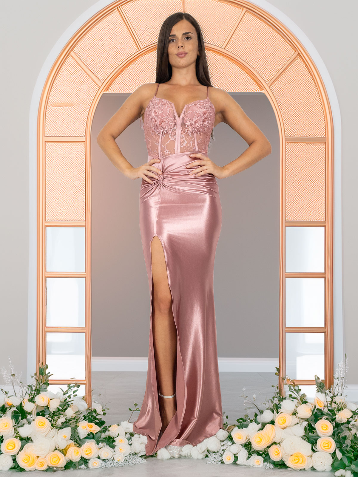 Abito da cerimonia lungo a sirena con corpetto in pizzo ricamato e