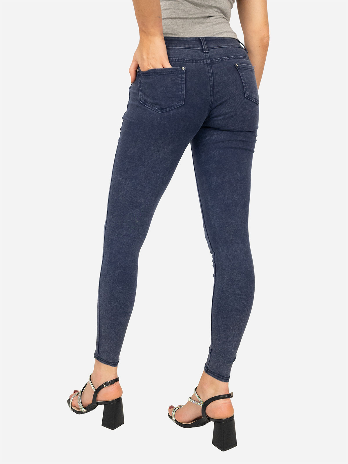 Pantaloni jeans donna: jeans larghi, palazzo o strappati