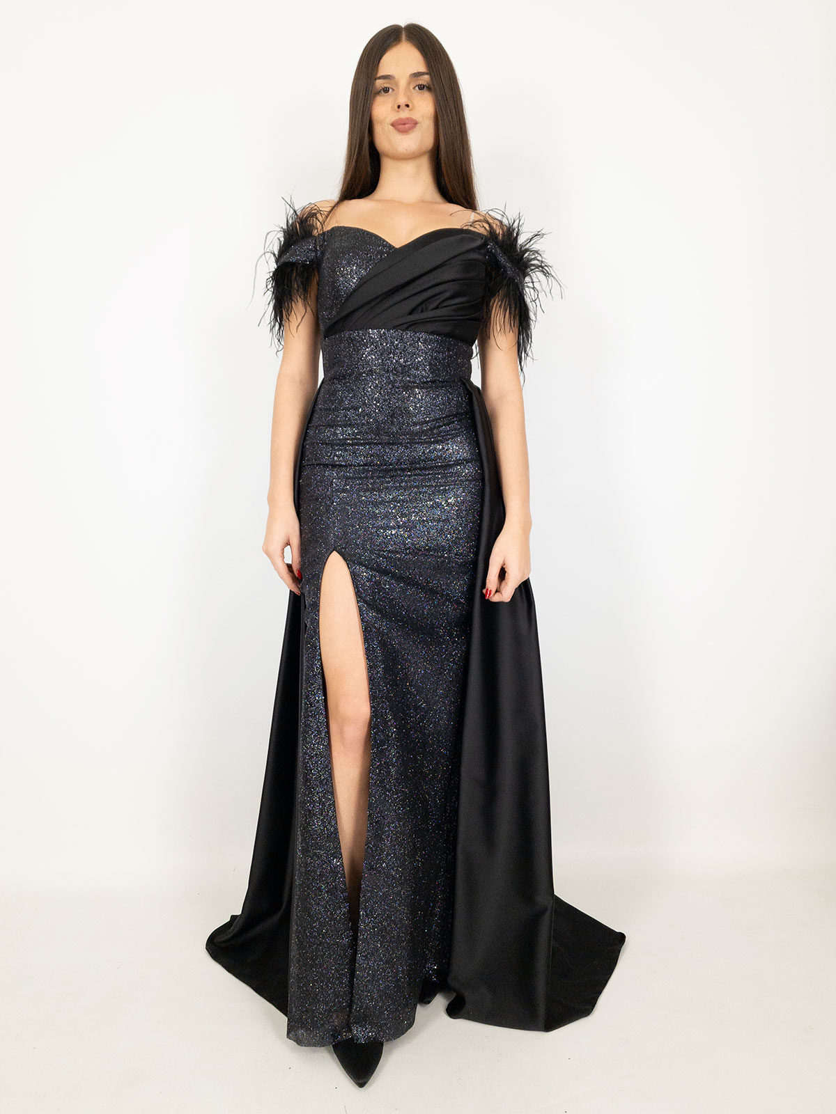 abiti lunghi vestito nero in seta Abito da sera nero scintillante con piume e spacco frontale