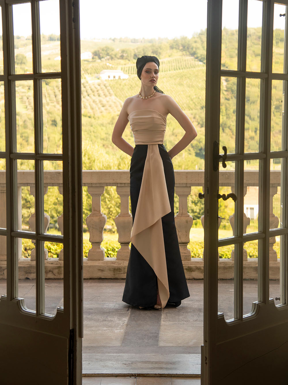 Abito Lungo a Sirena da Cerimonia in Tessuto Lucido Spalmato