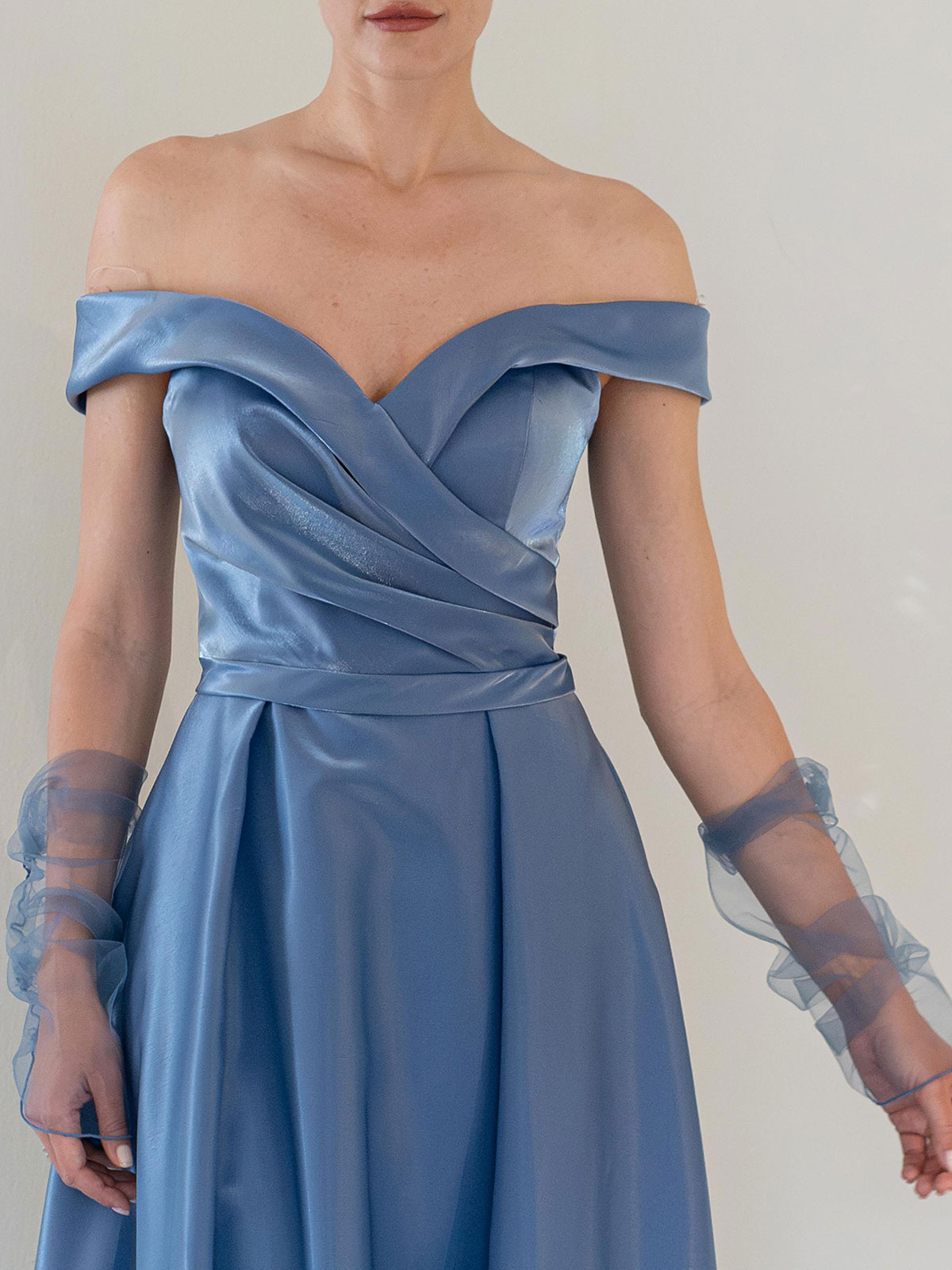 Abito lungo da cerimonia con stola – Eleganza e raffinatezza per