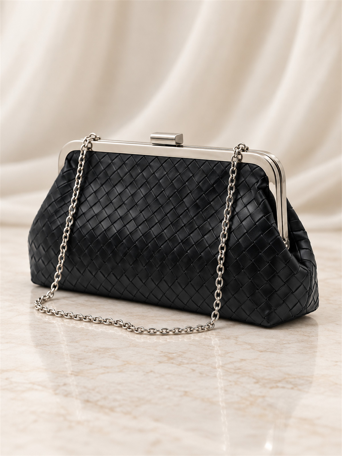 Pochette Nera Elegante da Cerimonia con Doppia Catenella