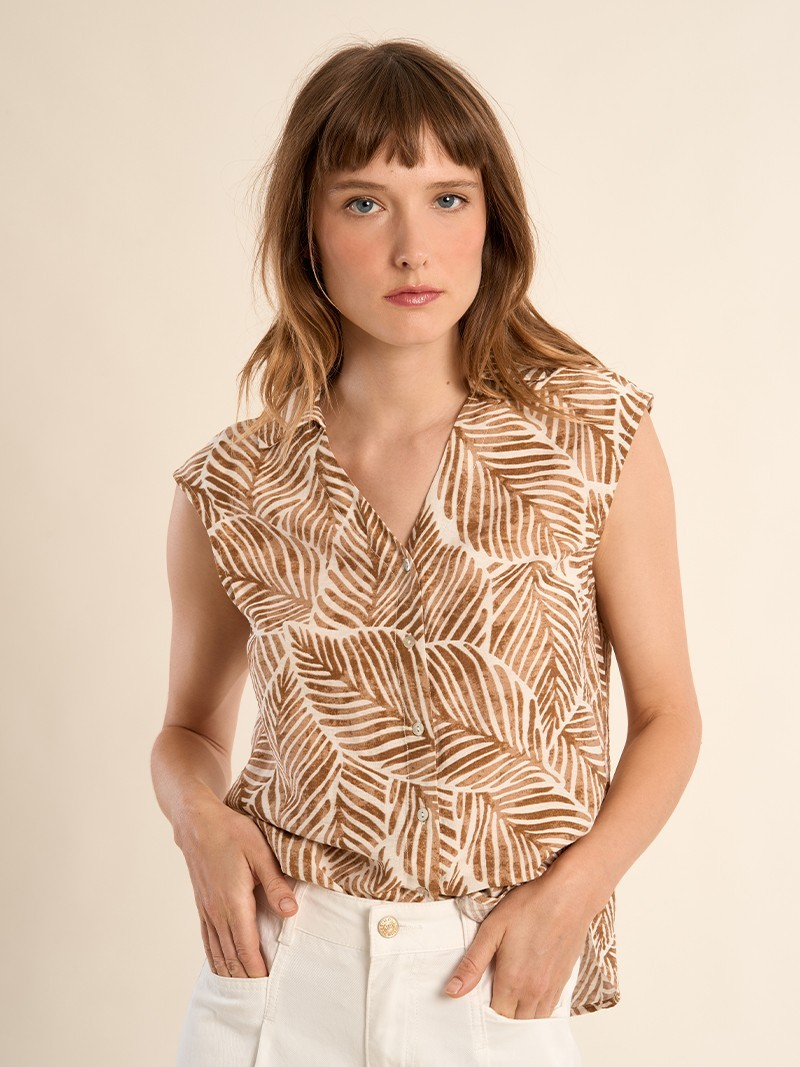 MOLLY BRACKEN N299EE