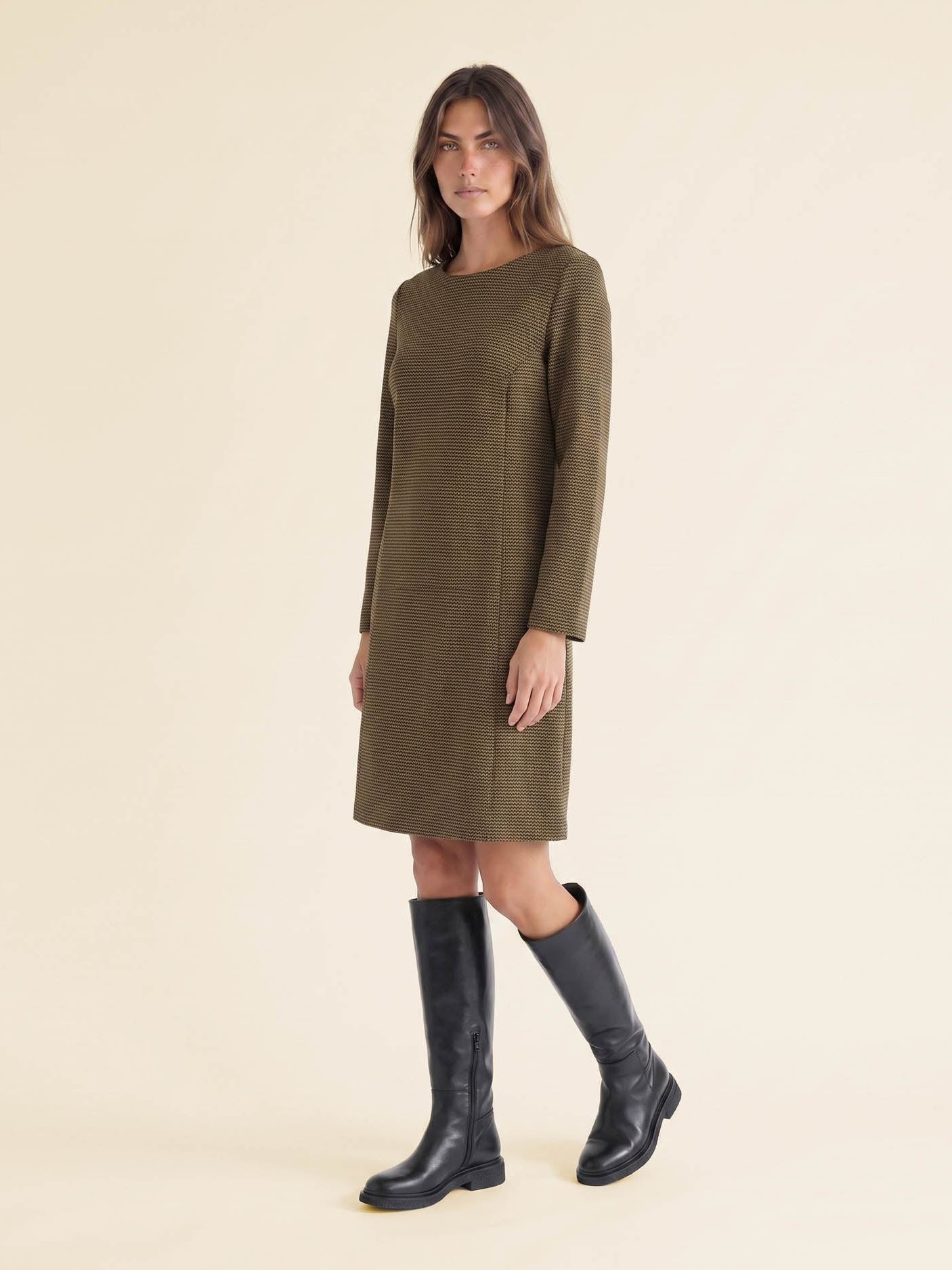 NIU' AW26119J211