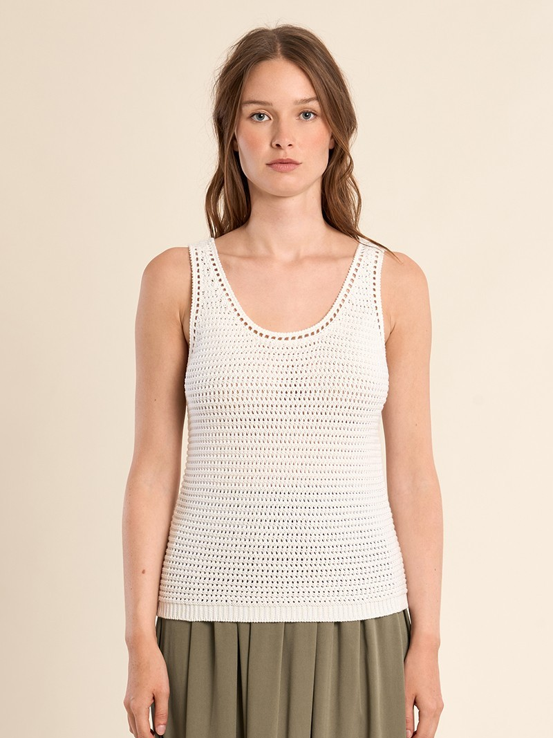 MOLLY BRACKEN N200EE