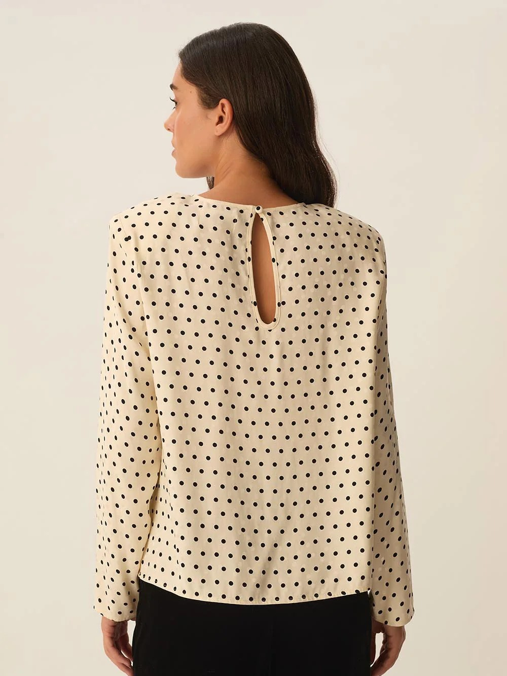 DES PETITS HAUTS YELENA