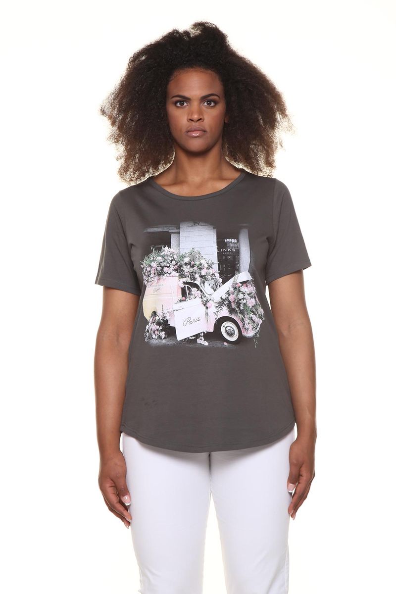 Donna la T/Shirt articolo and22008 di sophia è la classica t/shirt ma con vestibilità over . Ha stampata sul davanti un' auto d' epoca t/shirt