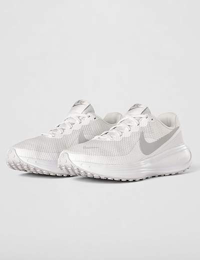 Nike Revolution 8