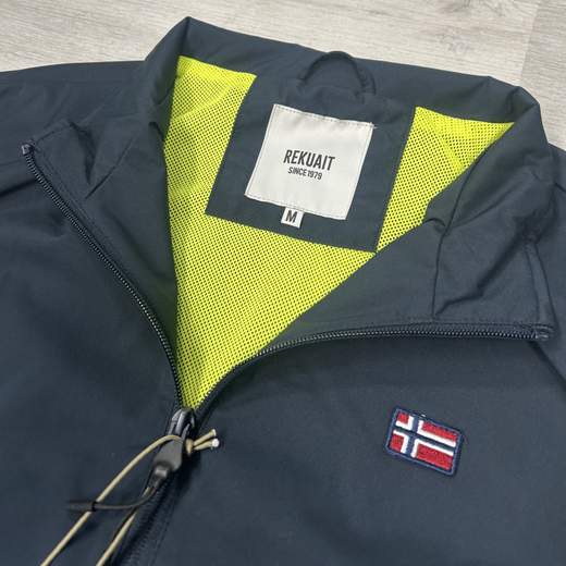 Gilet uomo Rekuait Leggero con dettagli fluo.