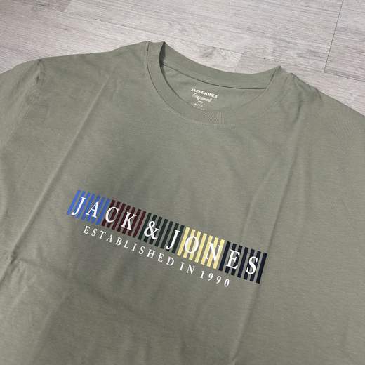 T-shirt uomo taglie grandi Jack&Jones, con logo stampato sul petto