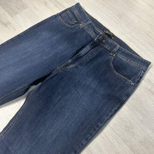 Jeans uomo in denim-Lavaggio scuro e taglio tradizionale