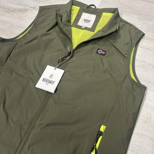 Gilet uomo Rekuait Leggero con dettagli fluo.