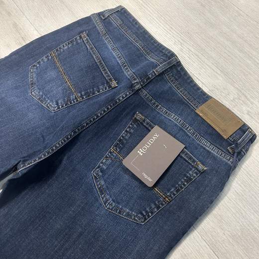 Jeans uomo in denim-Lavaggio scuro e taglio tradizionale