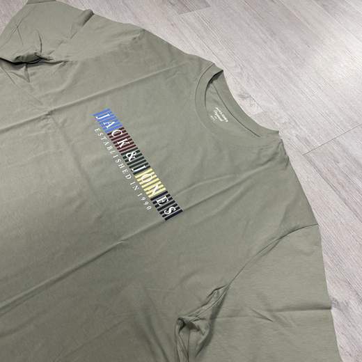 T-shirt uomo taglie grandi Jack&Jones, con logo stampato sul petto