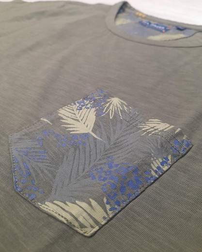 T-shirt girocollo, con taschino applicato sul lato cuore Sea Barrier articolo BACIO