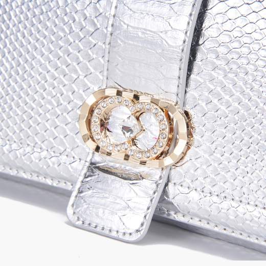 LA CARRIE 151M-KS-471-SYN