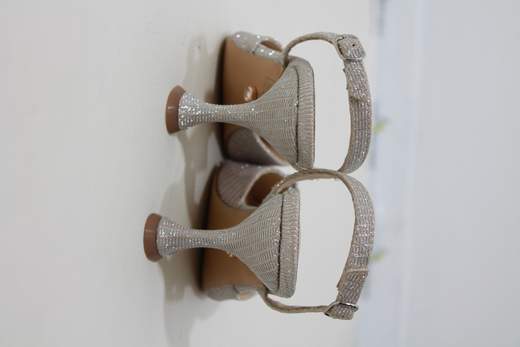 TWENTY FOURHAITCH LILIBETH