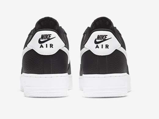 Nike CT2302.