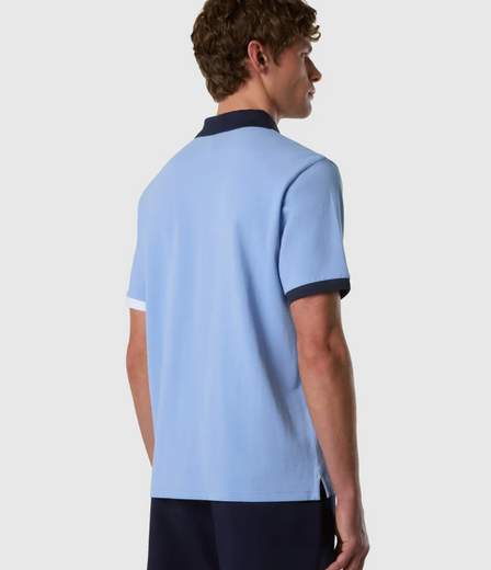POLO CON DETTAGLI A CONTRASTO