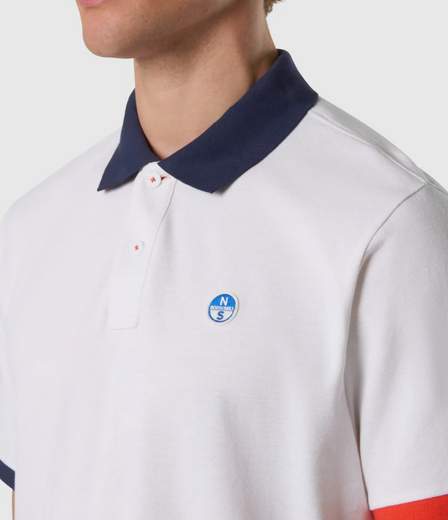 POLO CON DETTAGLI A CONTRASTO