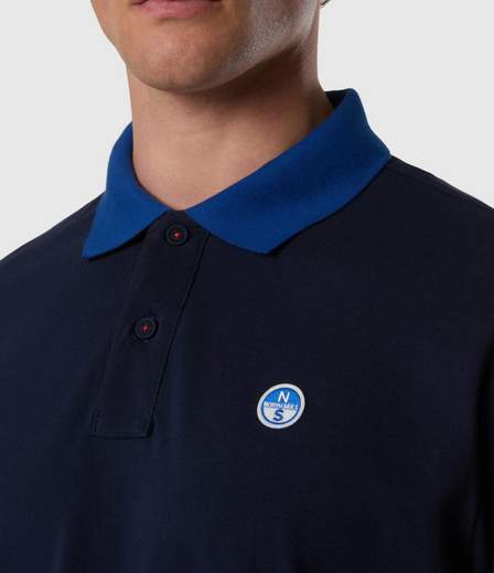 POLO CON DETTAGLI A CONTRASTO