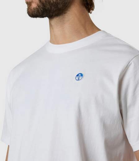 T-SHIRT CON PATCH LOGATA