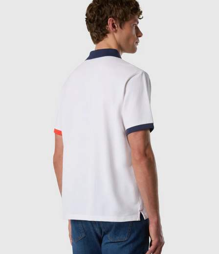 POLO CON DETTAGLI A CONTRASTO