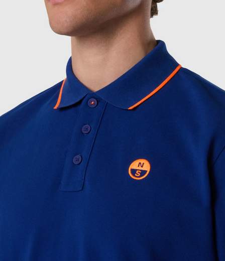 POLO CON DETTAGLI FLUO