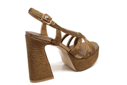 EMANUELLE VEE GIUNONE