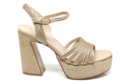 EMANUELLE VEE GIUNONE