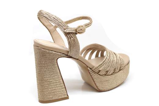 EMANUELLE VEE GIUNONE