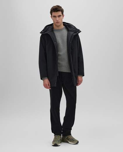 Aspesi Parka Con Imbottitura In Ovatta Thermore E Fodera In Nylon Realizzato In Twill Di Tessuto Tecnico E Dotato Di Unapposita Membrana Per Aumentarne Limpermeabilita. Il Modello E Caratterizzato Da Cappuccio Fisso E Da Comode Tasche Sul Davanti. Linterno E Dotato Di Una Pratica Tasca. Chiusura Frontale Con Zip E Bottoni A Pressione. Il Tirazip Logato Aspesi Rifinisce Il Capo. Vestibilita Regolare.